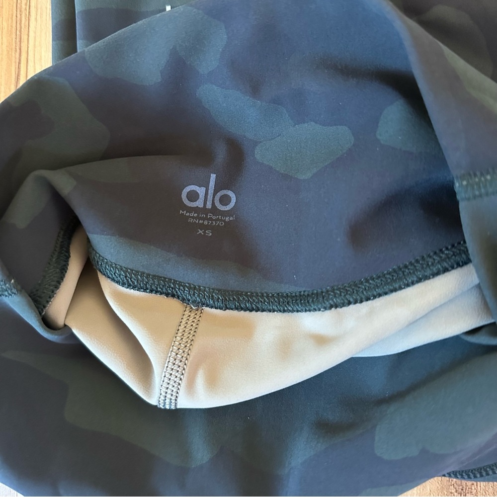 Alo High-Waist Camo Vapor Leggings - Picture 5 of 5